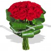 Благородный и изящный букет красных роз